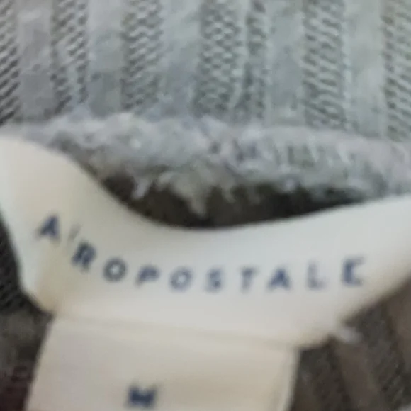 AEROPOSTALE WOMEN'S MEDIUM GRAY LONG SLEEVE TURTLE NECK 🐢 - Picture 3 of 3